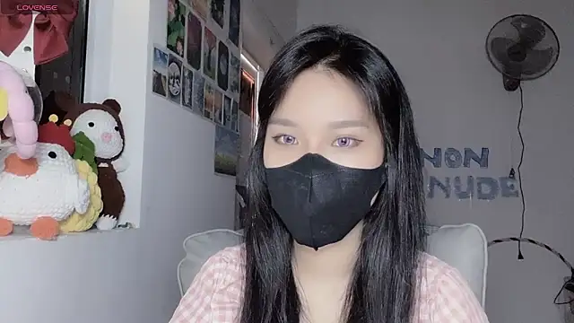 XXX chat uživo modela Tieu-May