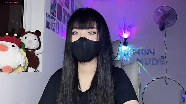 Tieu-Mayn Live XXX chat