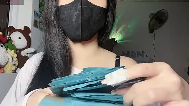 Tieu-May live XXX chat
