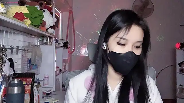 Chatroom XXX en direct de Tieu-May