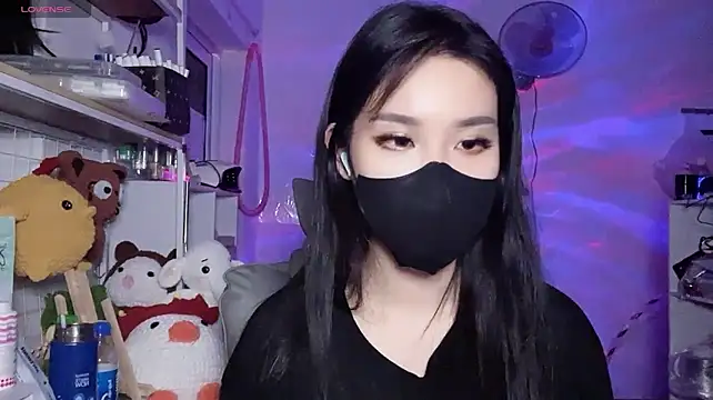 Tieu-Mayn Live XXX chat