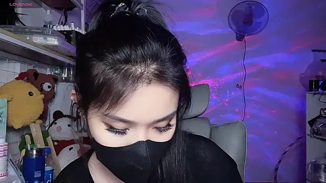 Tieu-May live XXX chat