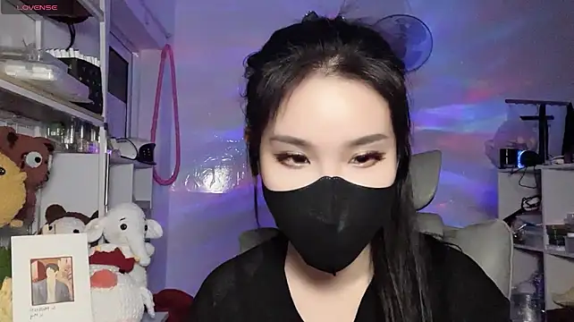 Tieu-May Adlı Modelin Canlı XXX Sohbeti