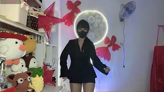 XXX chat uživo modela Tieu-May