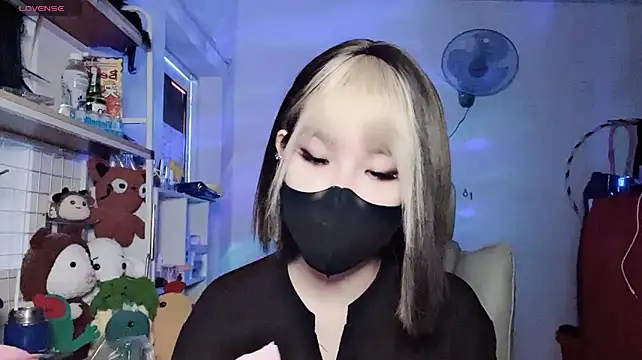 Tieu-May's Live Chat Room