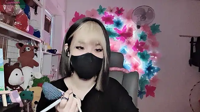 XXX chat uživo modela Tieu-May