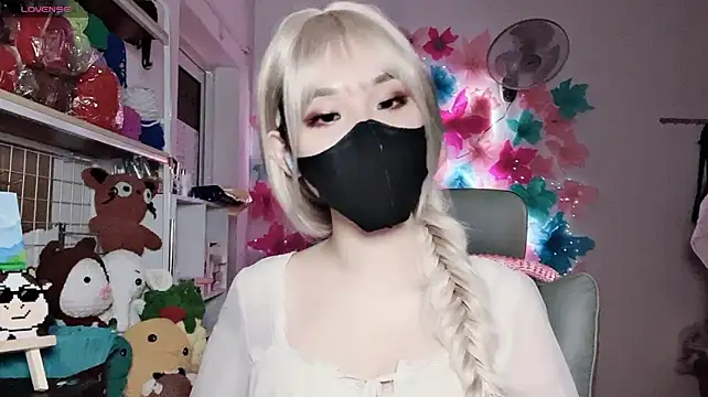 Tieu-May's Live XXX Chat