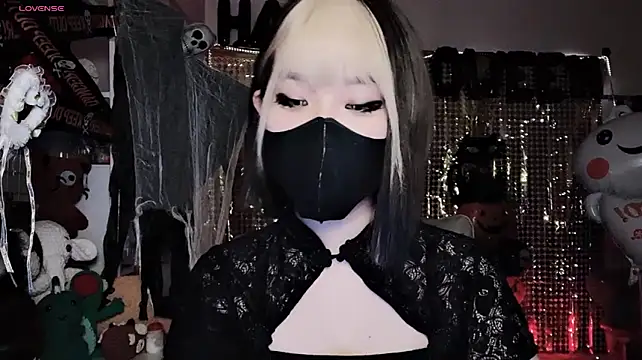 Tieu-May's Live XXX Chat