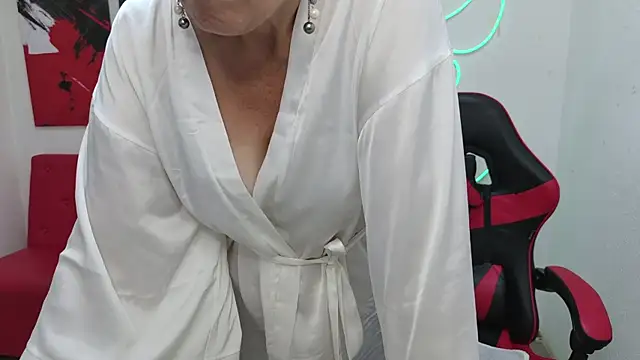 EmilyL0ve's Live XXX Chat