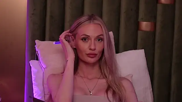 AmeliaAngel Chat XXX in diretta