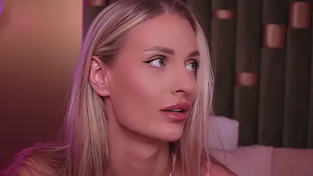 AmeliaAngel Adlı Modelin Canlı XXX Sohbeti