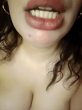 charmoutak_nada Webcam-Show