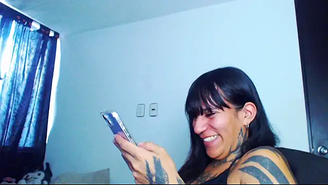 jazmin_wolf Show in webcam