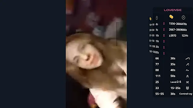 TiaraHenegann Webbikameraesitys