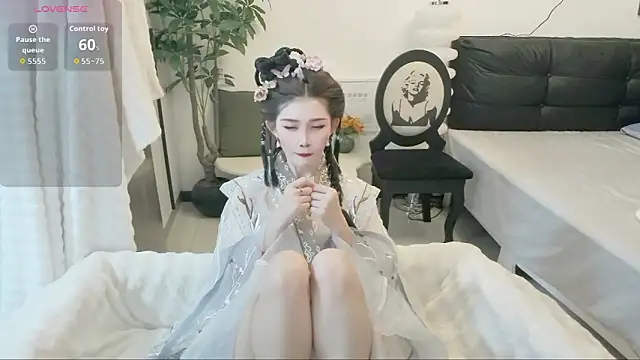 צ'אט XXX בשידור חי של NANA-EET