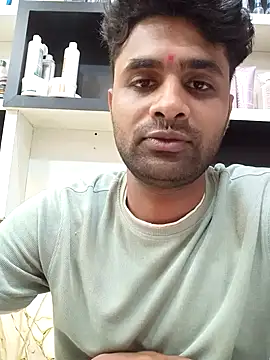Show modela Indore_Playboi na web-kameri