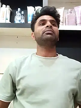 Indore_Playboi: διαδικτυακό σόου στην κάμερα