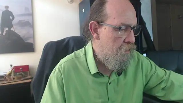Pokazy przed kamerką – Uncle_Hottie