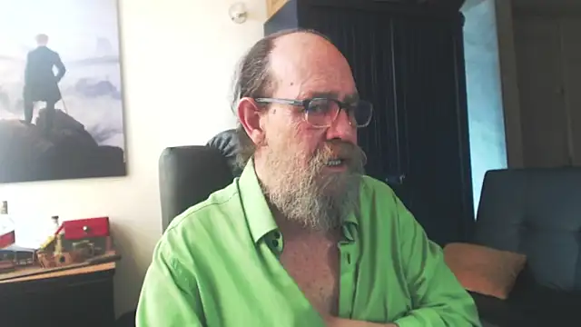 Pokazy przed kamerką – Uncle_Hottie