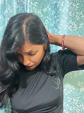 Priyaa_1433's Live XXX Chat