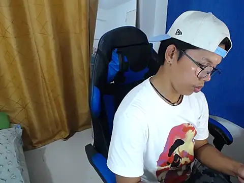 holly_oreo Pertunjukan Webcam