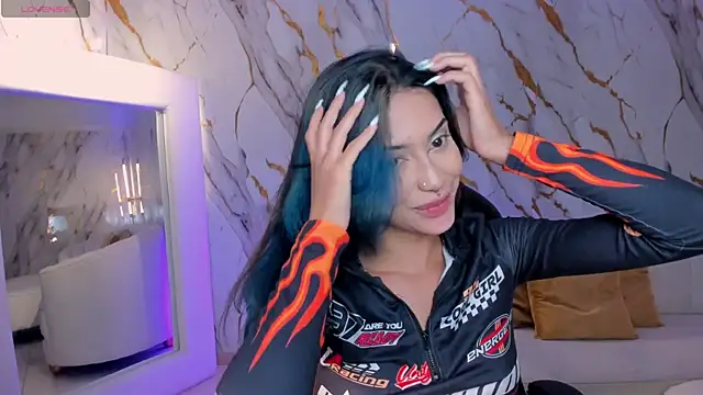 Pokazy przed kamerką – KayraLanne