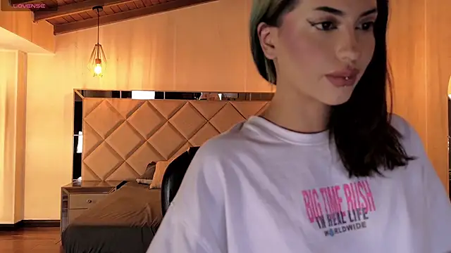 Chat XXX en directo de KayraLanne