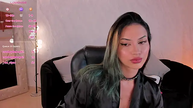 XXX chat uživo modela KayraLanne