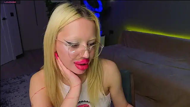 Chatroom XXX en direct de Luna_Beverly