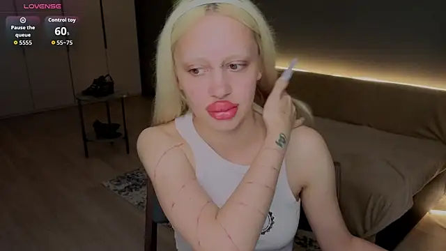 Luna_Beverly Adlı Modelin Canlı XXX Sohbeti