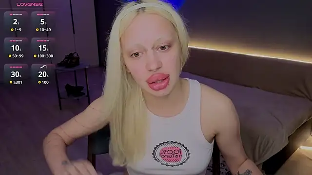 Chat +18 de Luna_Beverly ao vivo