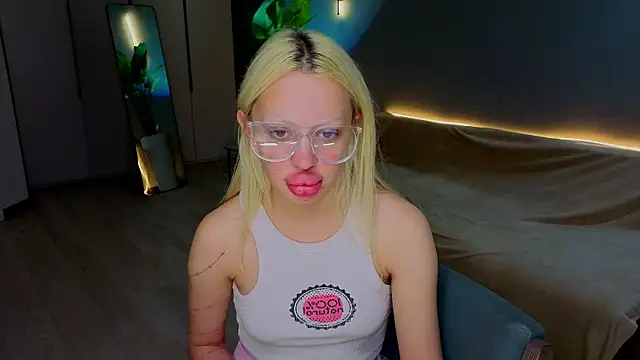 Luna_Beverly: απευθείας συνομιλία ΧΧΧ