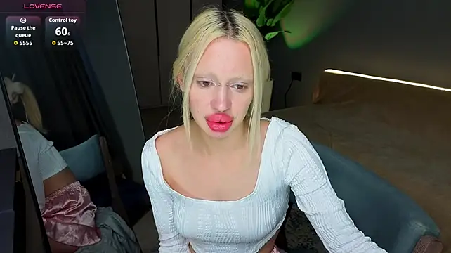 Chat +18 de Luna_Beverly ao vivo