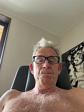 Pierre4tjyxxのウェブカメラショー