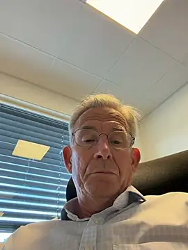 Pierre4tjyxx Show in webcam