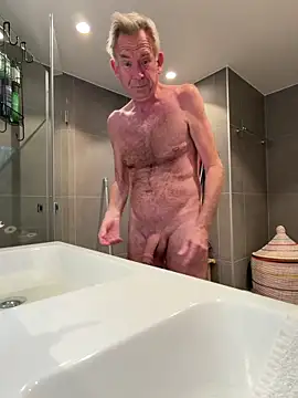 Pierre4tjyxx Show in webcam