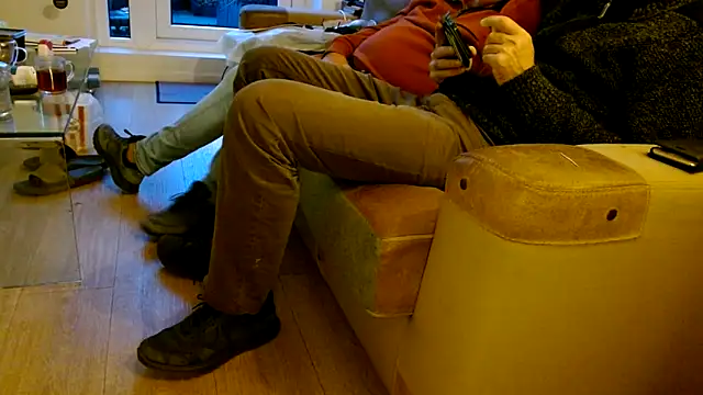 055Turk: διαδικτυακό σόου στην κάμερα