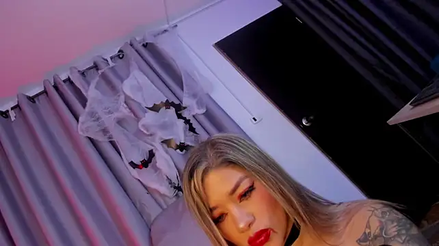 แชท XXX สดของ IndieMiller