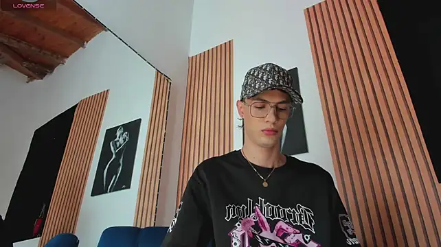 הופעת וובקאם של Alexxus_Smith