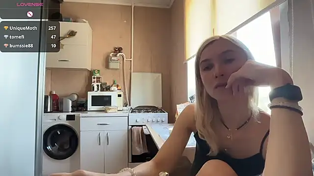 צ'אט XXX בשידור חי של AngelJeni