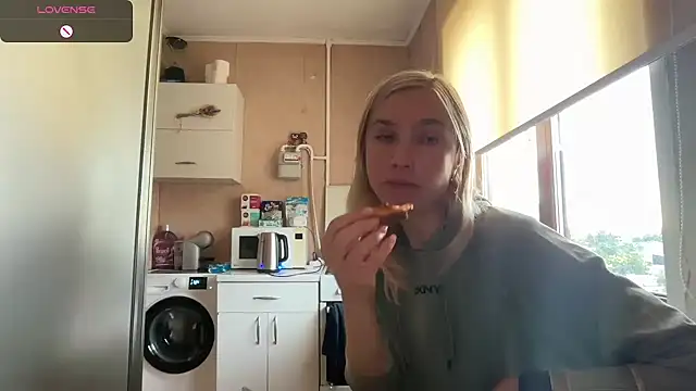 Show modela AngelJeni na web-kameri