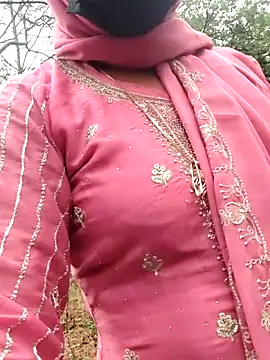 Show modela YOURBHABI143 na web-kameri