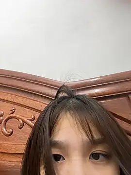 Lyli-122's Live XXX Chat