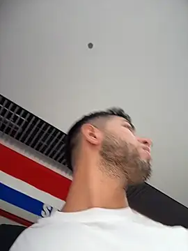 liam_bronw: διαδικτυακό σόου στην κάμερα