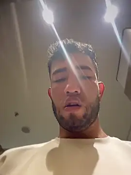 הופעת וובקאם של liam_bronw