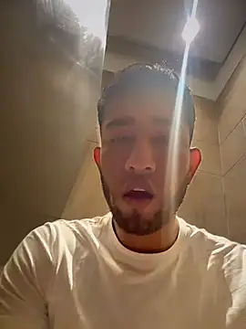 liam_bronw: διαδικτυακό σόου στην κάμερα
