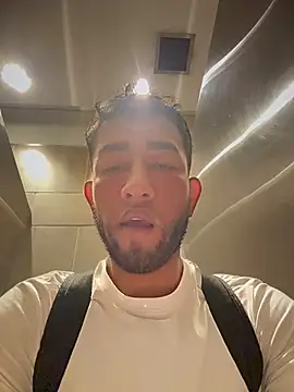 הופעת וובקאם של liam_bronw