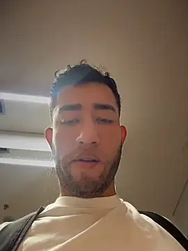 liam_bronw: διαδικτυακό σόου στην κάμερα