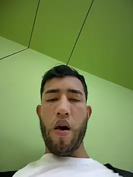 הופעת וובקאם של liam_bronw
