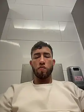 liam_bronw Show in webcam